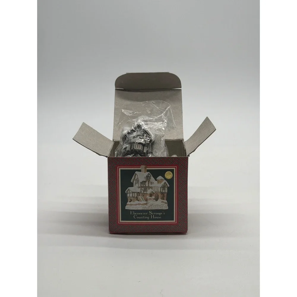 David Winter Cottages Ebenezer Scrooge's Counting House Christmas Ornament Boxed
